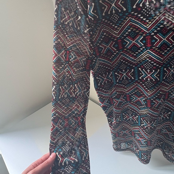 Geometric Patterned Woman’s Top - Picture 7 of 7